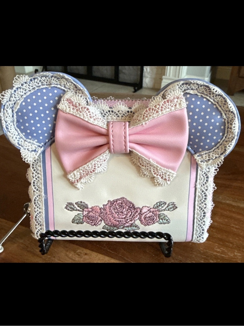 Loungefly Disney Minnie Mouse Floral & Lace Crossbody Bag With Matching Wallet - Picture 5 of 8